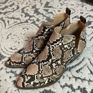 Time & Tru - Sintetico Snakeskin Print - Memory Foam Ankle Boots - Size 7